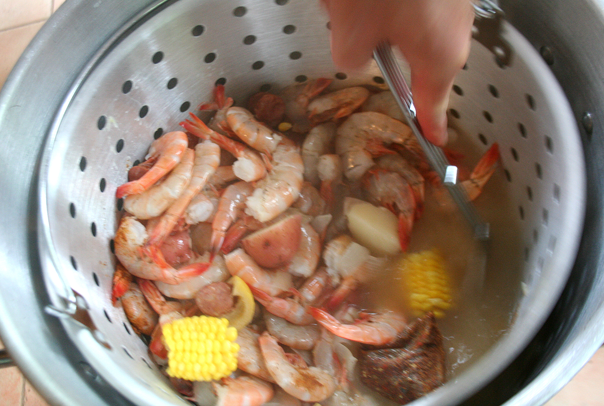 Adding The Shrimp and mixing it into the rest of the pot.