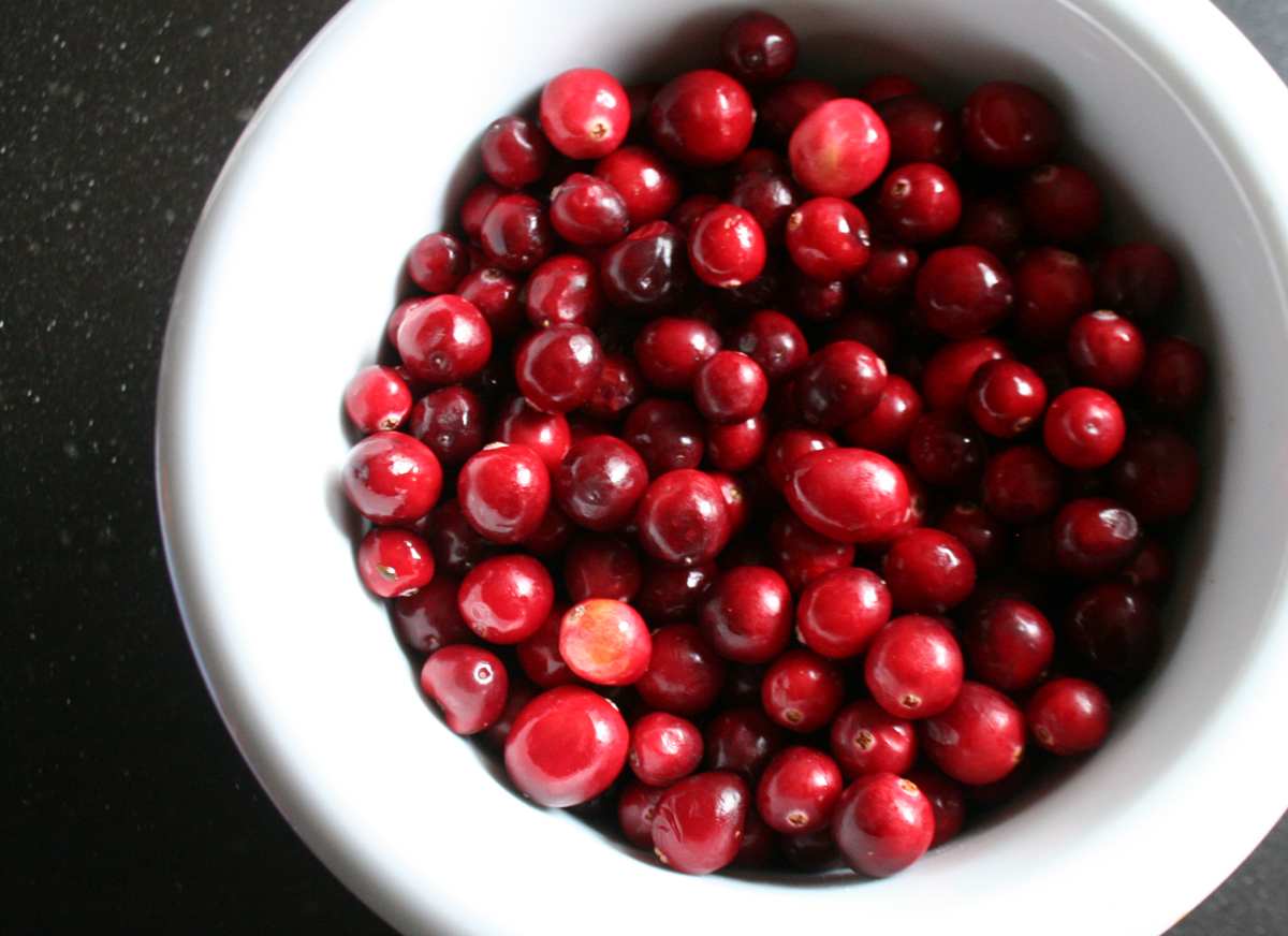 Cranberries for shrub syrup