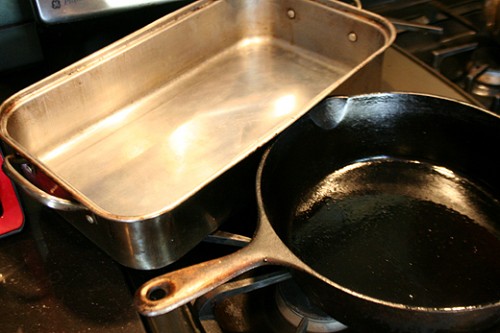 Roasting pan and cast iron skillet