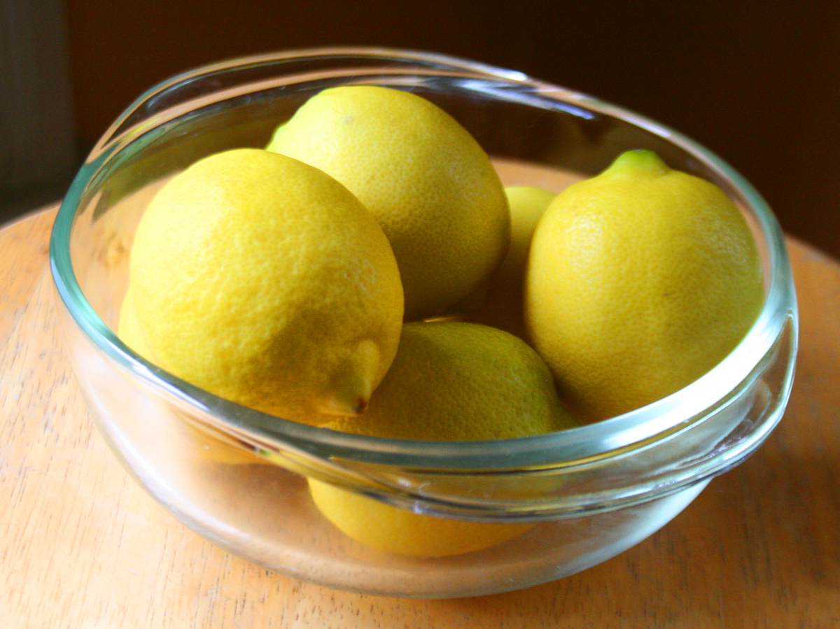 Bowl of fresh, firm lemons