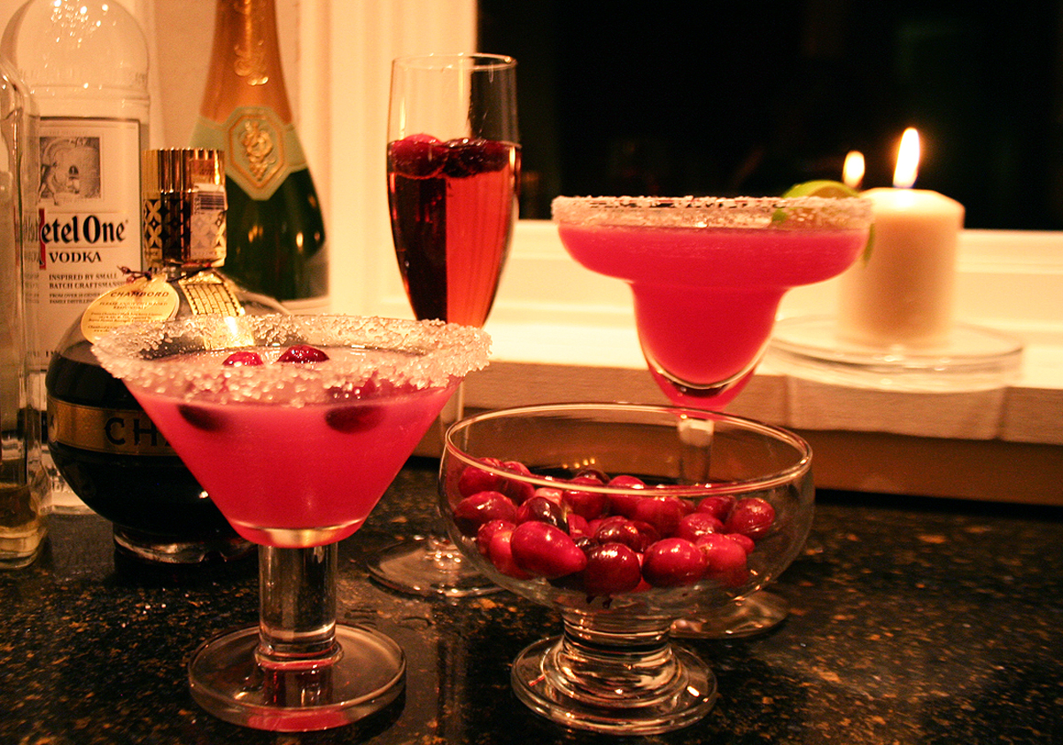 Thanksgiving Cocktails with cranberries